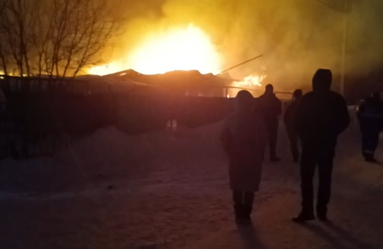 Саратовцы собирают помощь многодетной семье погорельцев